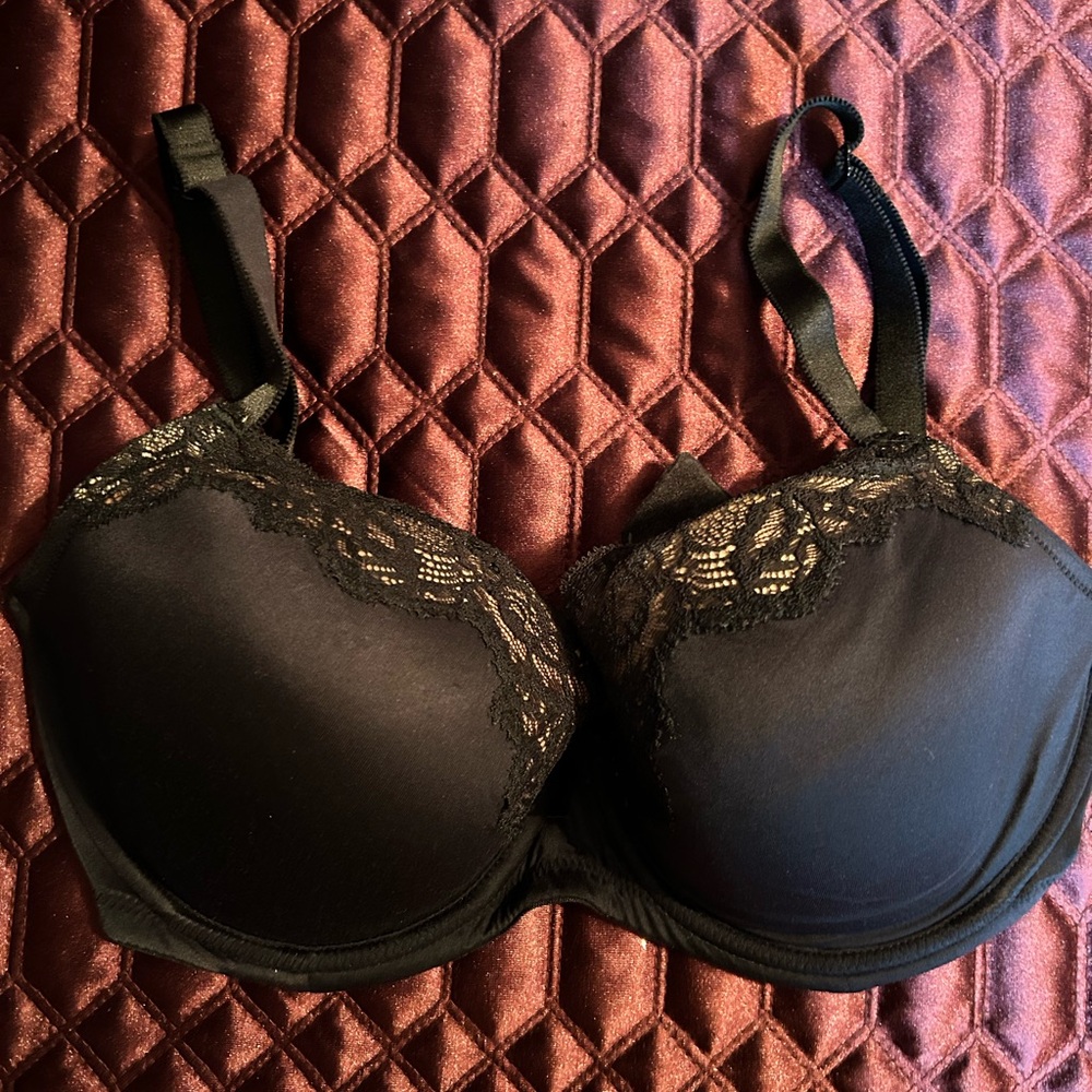 Black and cream lace padded bra size 38DD